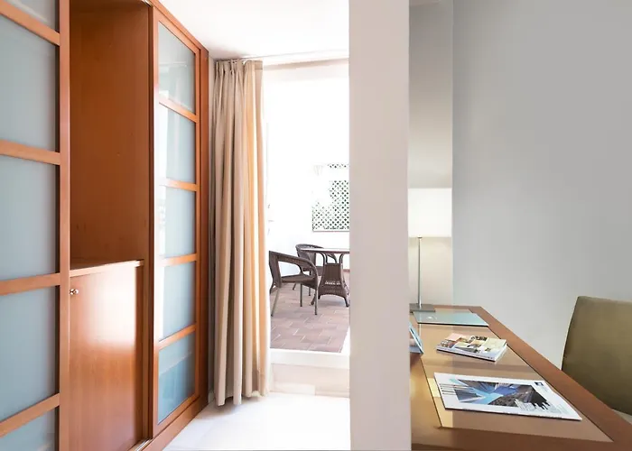 Exe Adelfas Отель Кордова