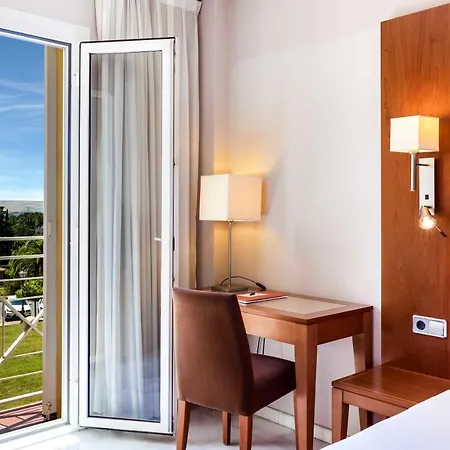 Hotel Exe Adelfas 4*