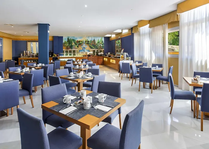 Hotel Exe Adelfas 4*